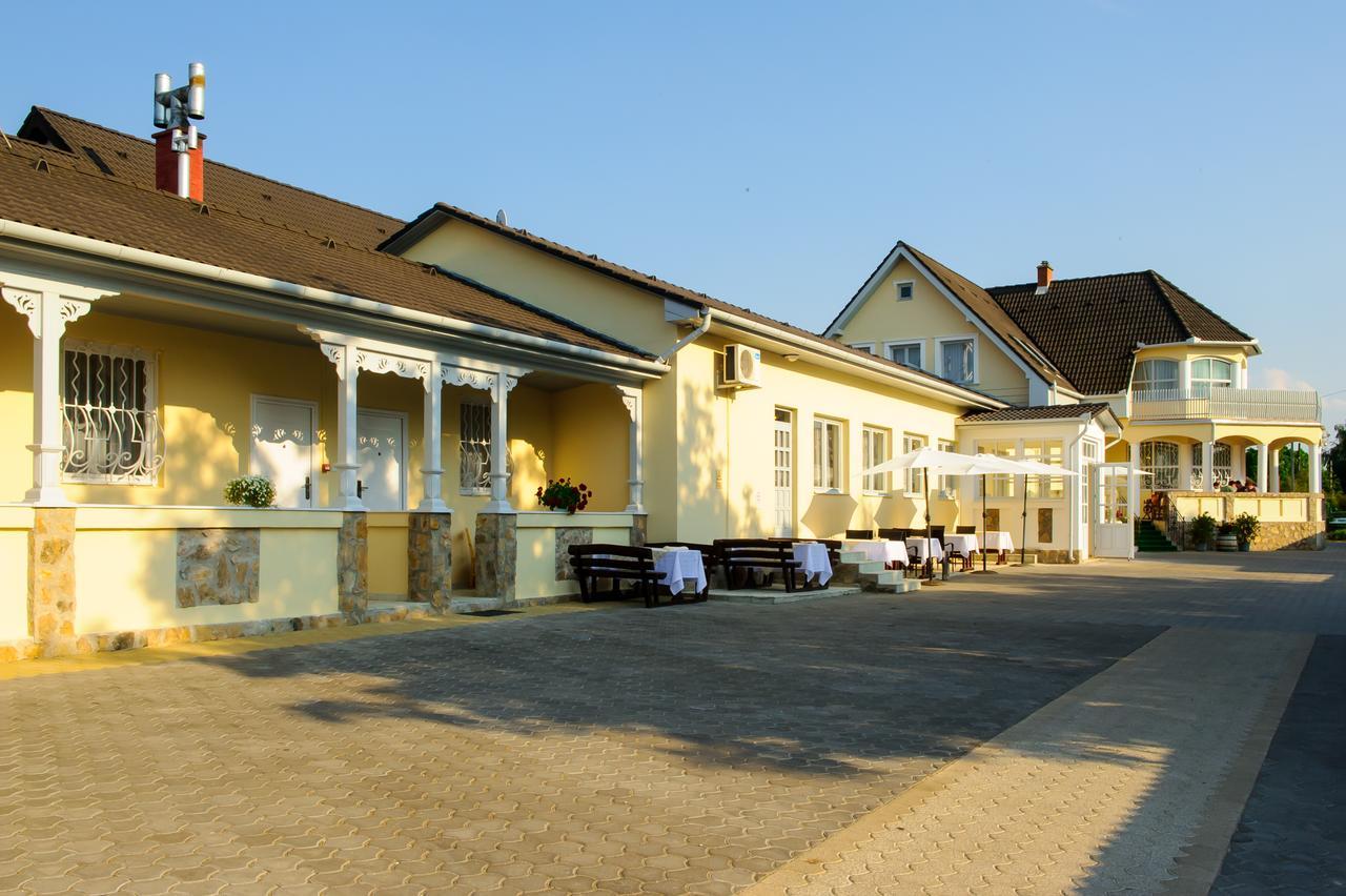 Kemence Csarda Es Szalloda Nyiregyhaza Exterior photo